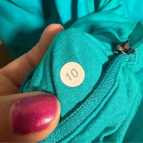 Lululemon teal tank top 10 - Picture 5 of 5